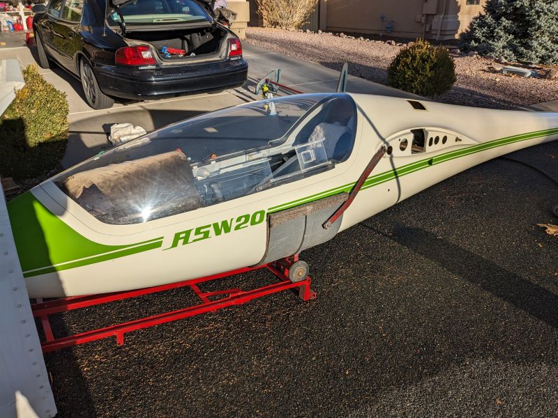 File:Asw20 fuselage after washing.jpg